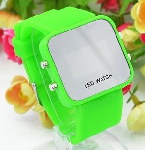 Montres de sucrerie de surface de miroir menées par Digital de montre de bracelet de silicone de mode