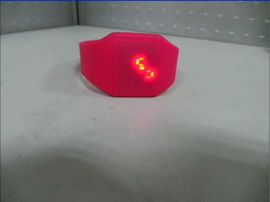 1ATM tahan air Silicone Wristband Watch dengan Waktu / Kalender / Chronograph / Alarm