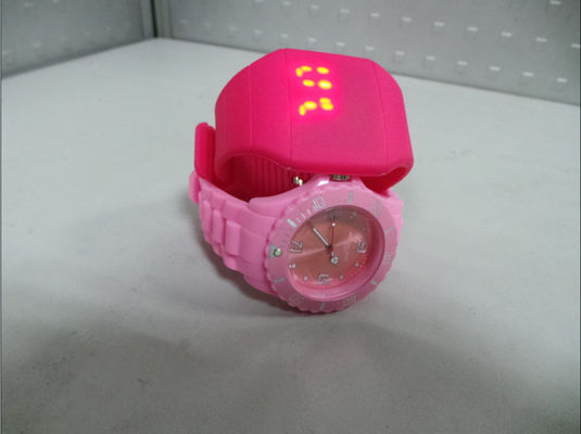 Montre imperméable quotidienne de bracelet de silicone, montre menée par silicone d'écran tactile, OEM