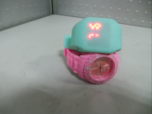 Montre imperméable quotidienne de bracelet de silicone, montre menée par silicone d'écran tactile, OEM