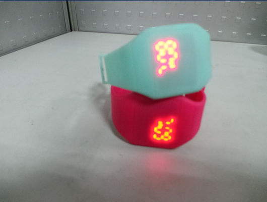 Montre imperméable de bracelet de silicone, montre menée par sports d'écran tactile
