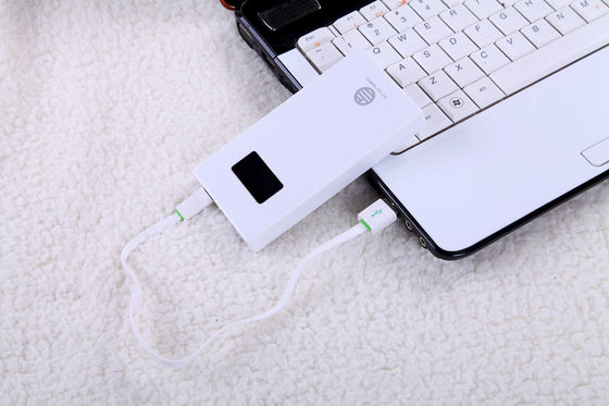 5000mAh φορητή τράπεζα δύναμης για τις κινητές συσκευές με το συνεχές ρεύμα παραγωγής επίδειξης LCD 5V 2.1A