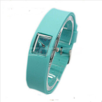 Kundenspezifische grüne Mode-Armbanduhr Digital des Silikon-Band-LED mit veränderbarer Batterie