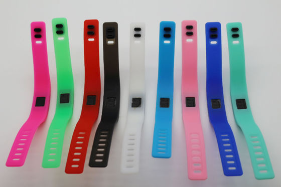 ขนมหวาน LED สีดิจิตอลนาฬิกาข้อมือสร้อยข้อมือ Smart LED บางเฉียบสำหรับโปรโมชั่น