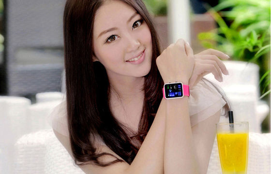 Armbanduhr Damen-Shockproof LED Digital, antimagnetische binäre Uhr